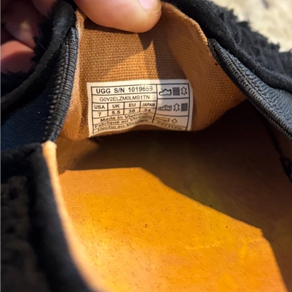 UGG Black Slip-On Shoes Size 7 - Picture 9 of 9